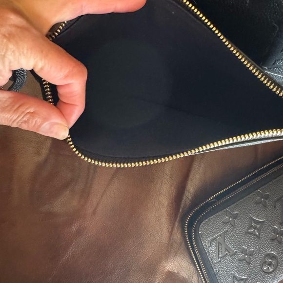 Beautiful purse made with the same materials as the real one. - Picture 8 of 12